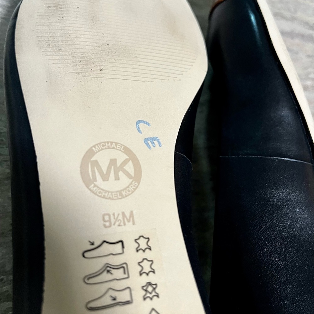NWOB Michael Kors flat leather shoes - Picture 8 of 16